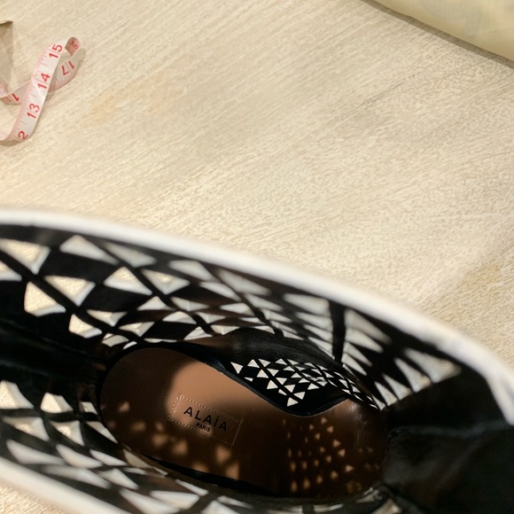 Alaia laser cut detail booties - Picture 8 of 10